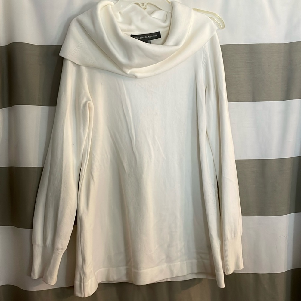 White turtle neck sweater